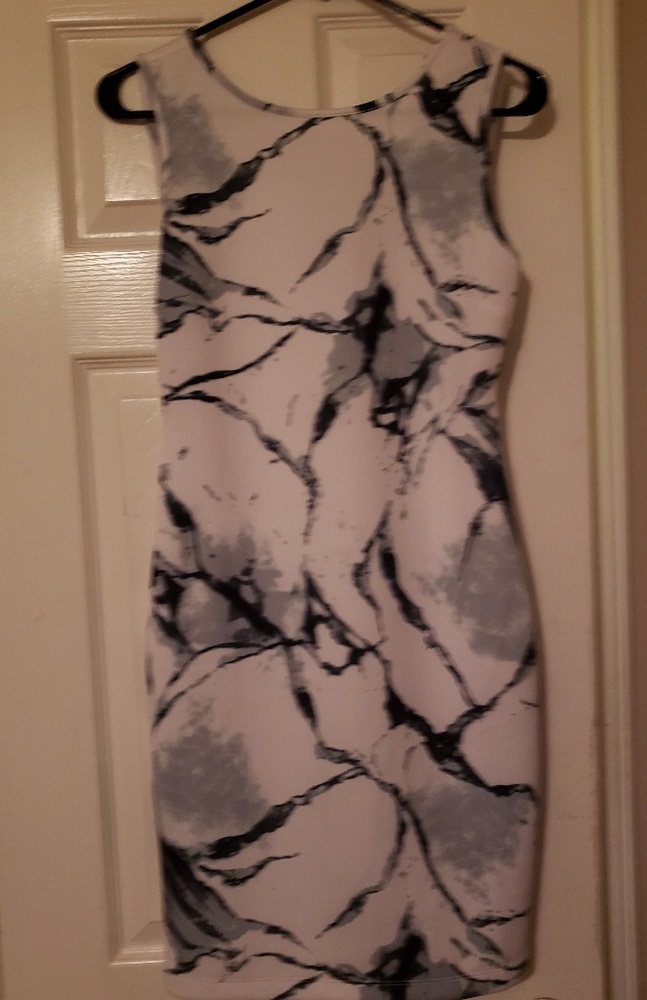 Gorgeous bodyCon dress Carmen Marc Valvo